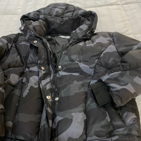𝅺SEBBY camo puffer jacket - Picture 1 of 8